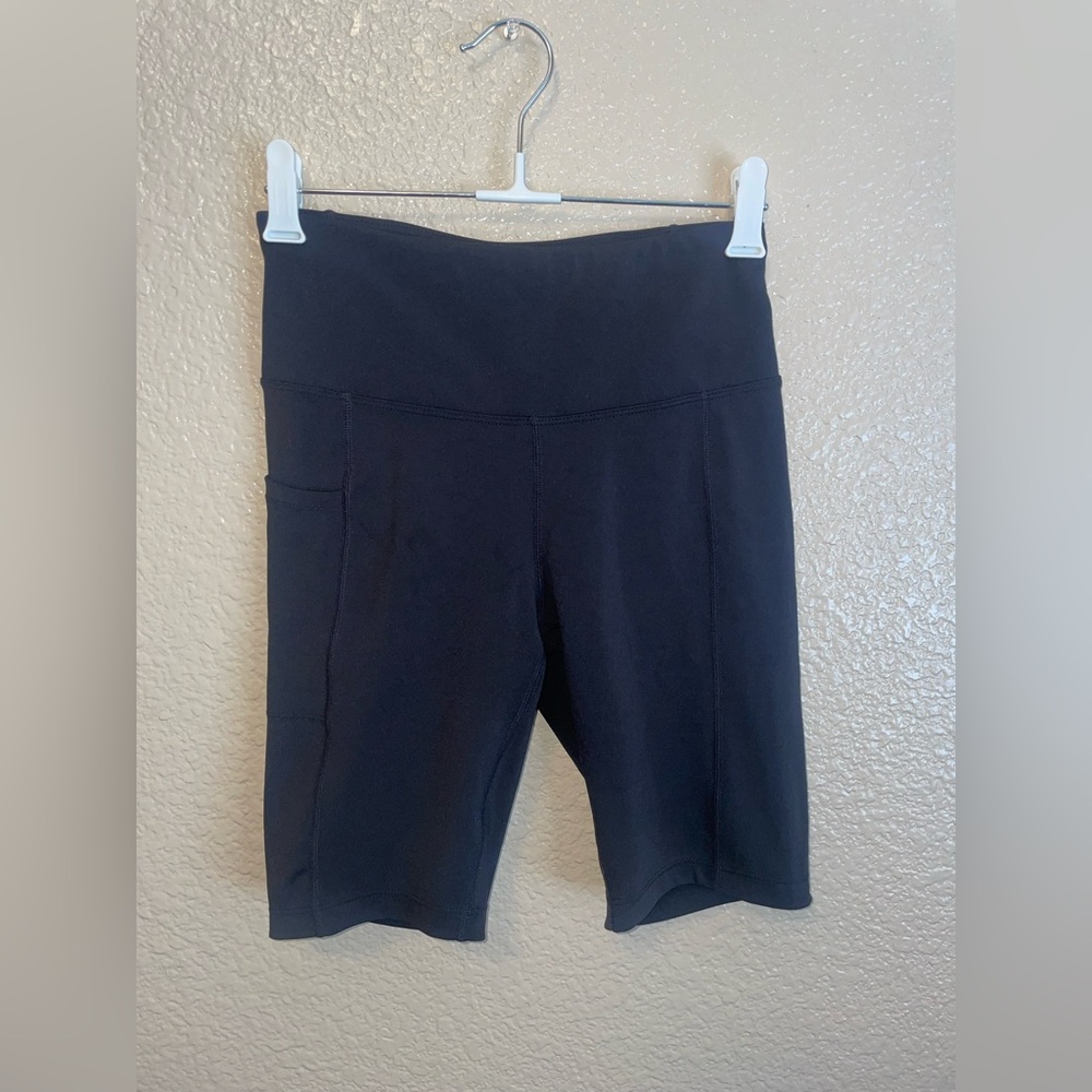 ATHLIO Women's High Waist Yoga Shorts With Phone Pocket Medium